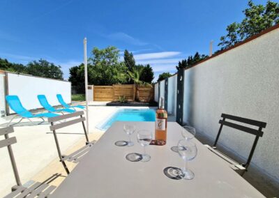 Gîte au calme avec piscine à Peyrole