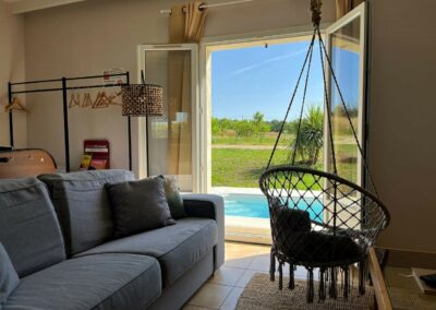 vue sur piscine d'un grand cottage dans le tarn