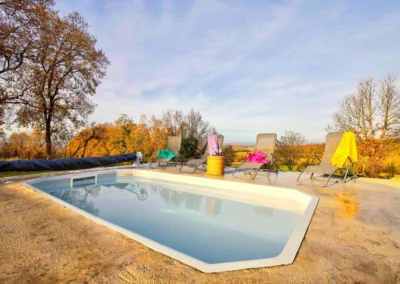 Jardin vue sur la campagne et piscine creusée